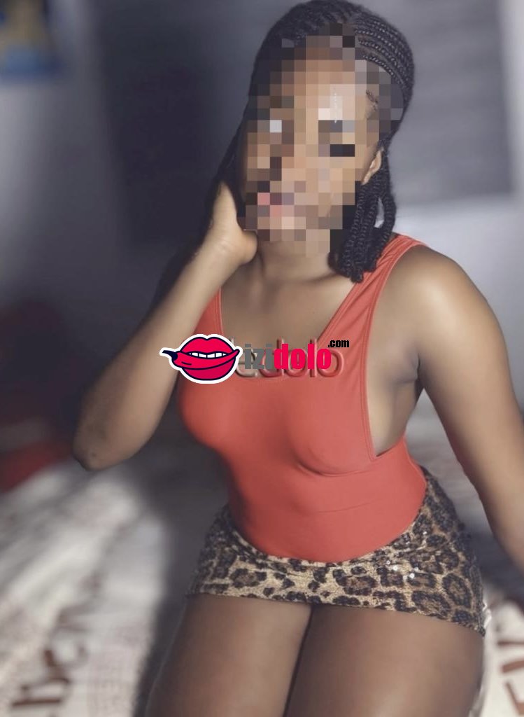 Fille sexy bonne au lit #0