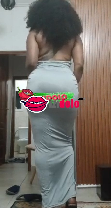 douce  sensuelle tatoué est disponible pour vous électrocuté #1